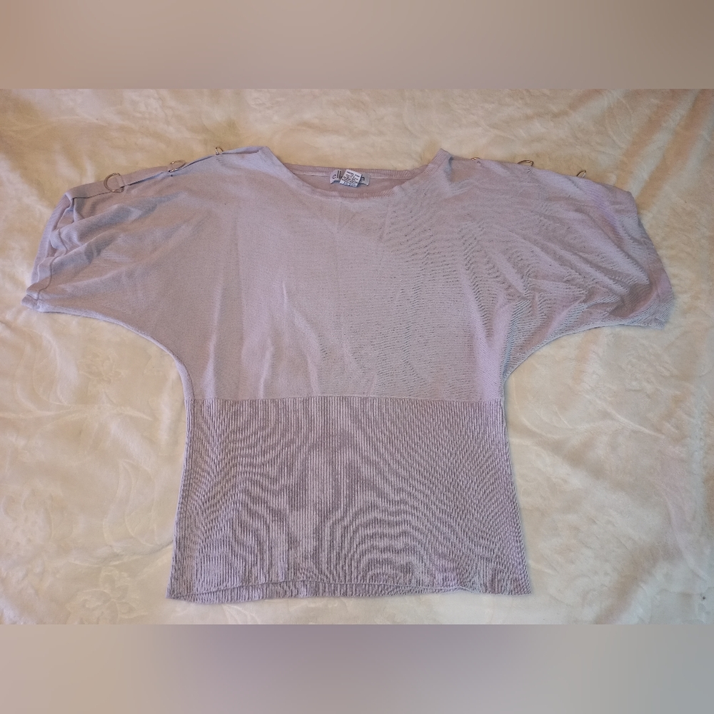 Light purplish/gray top